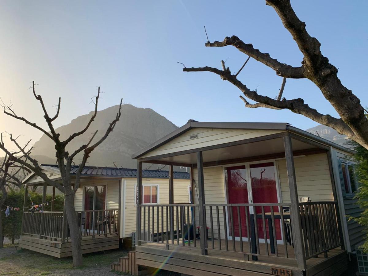 Camping Oliana Eksteriør billede