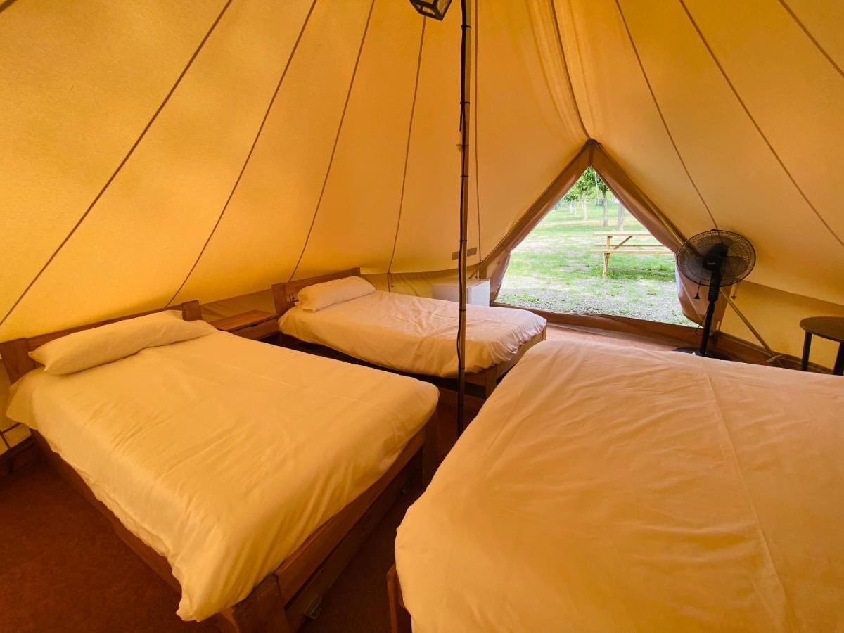 Camping Oliana Eksteriør billede