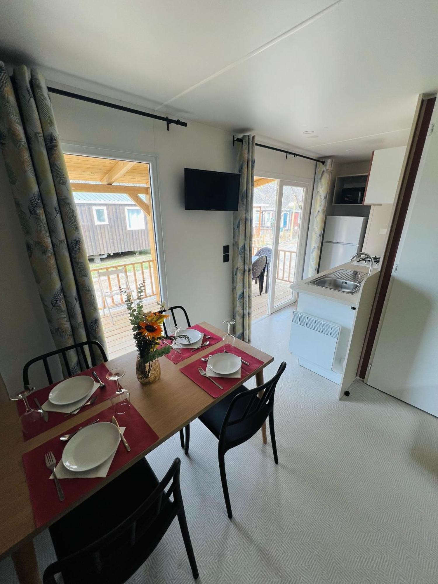 Camping Oliana Eksteriør billede