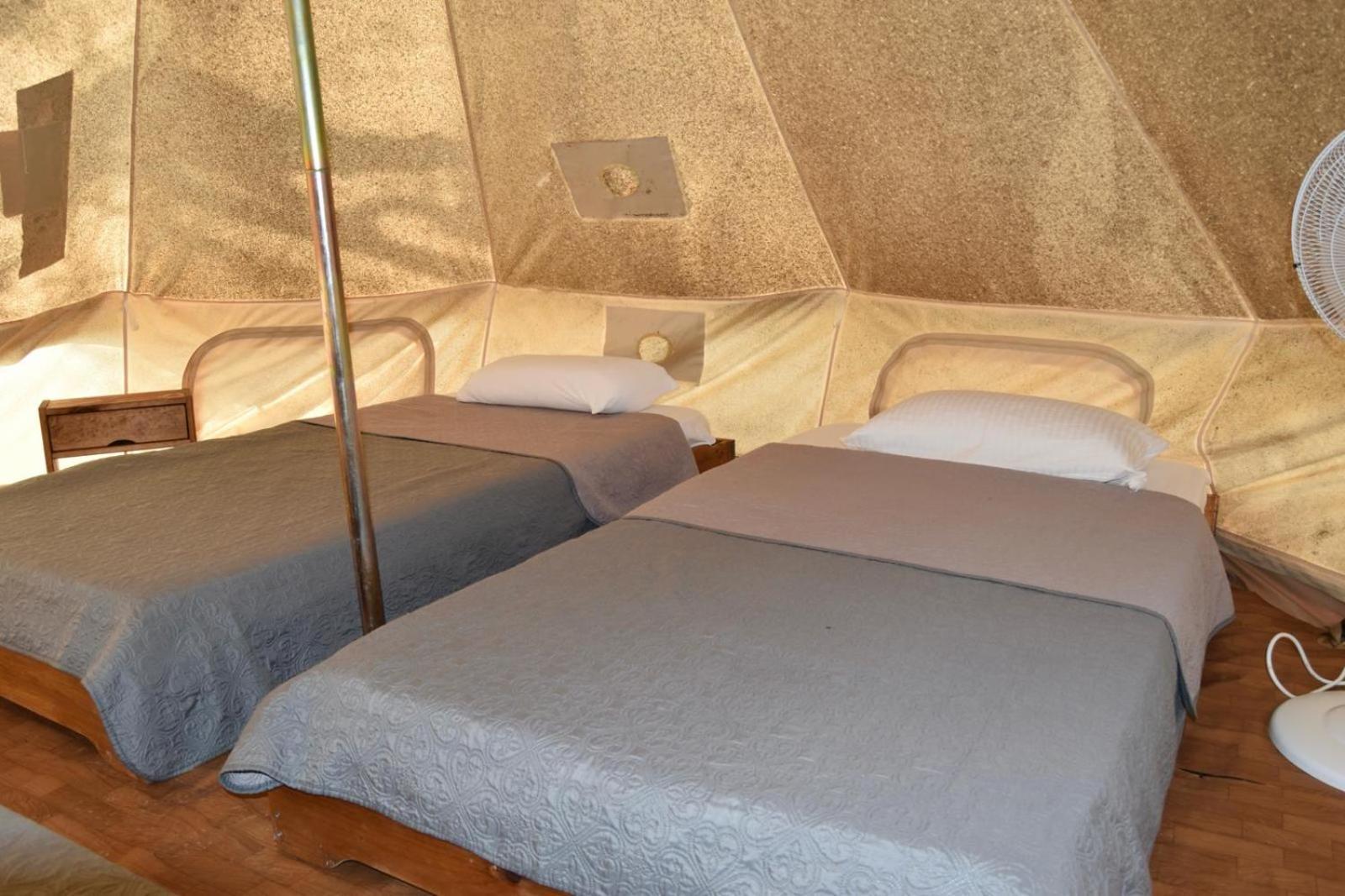 Camping Oliana Eksteriør billede