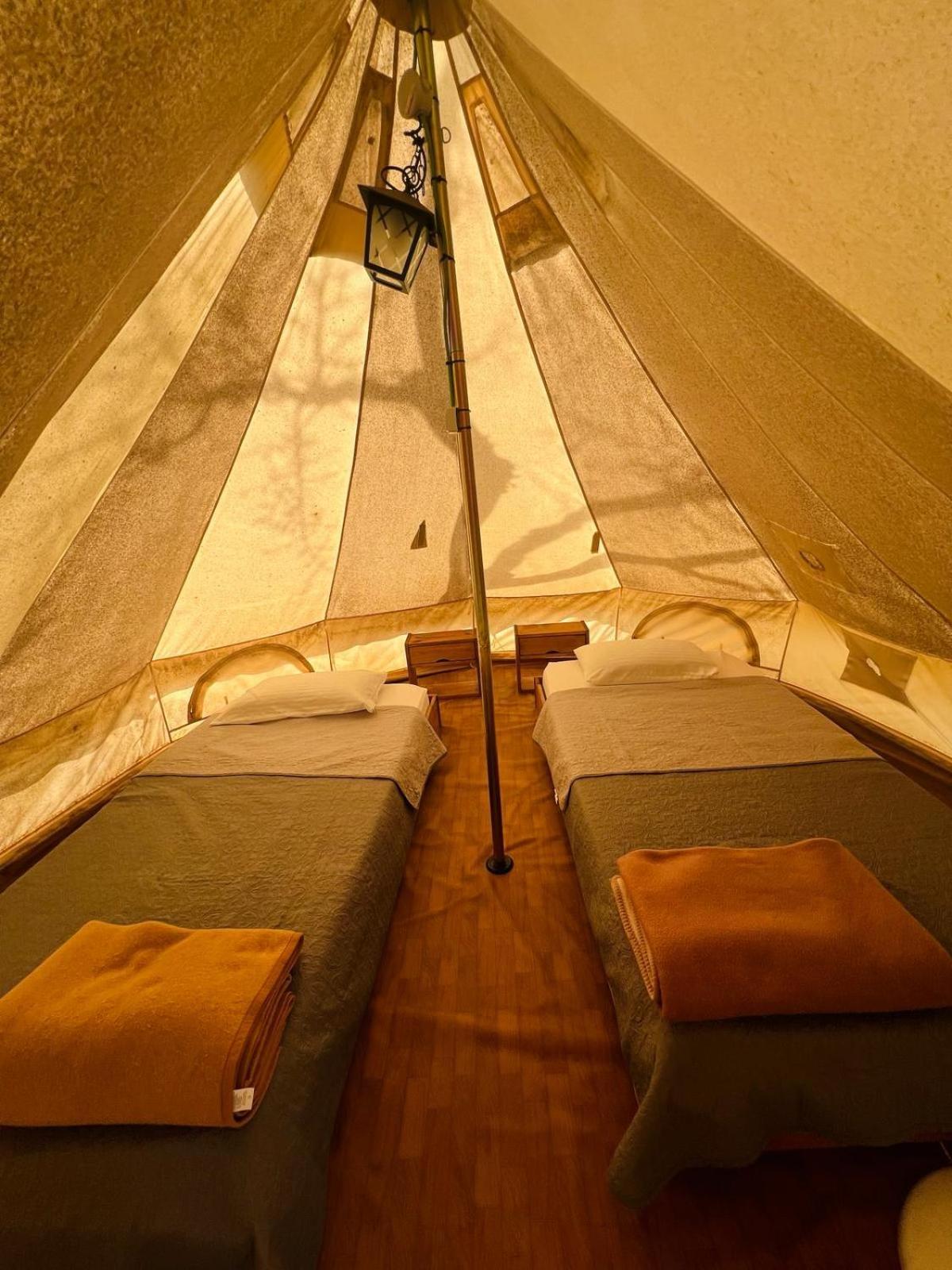 Camping Oliana Eksteriør billede